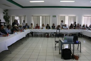 Foto1 diputados reunión en Pedro Escobedo con productores