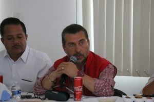 Foto2 diputados reunión en Pedro Escobedo con productores