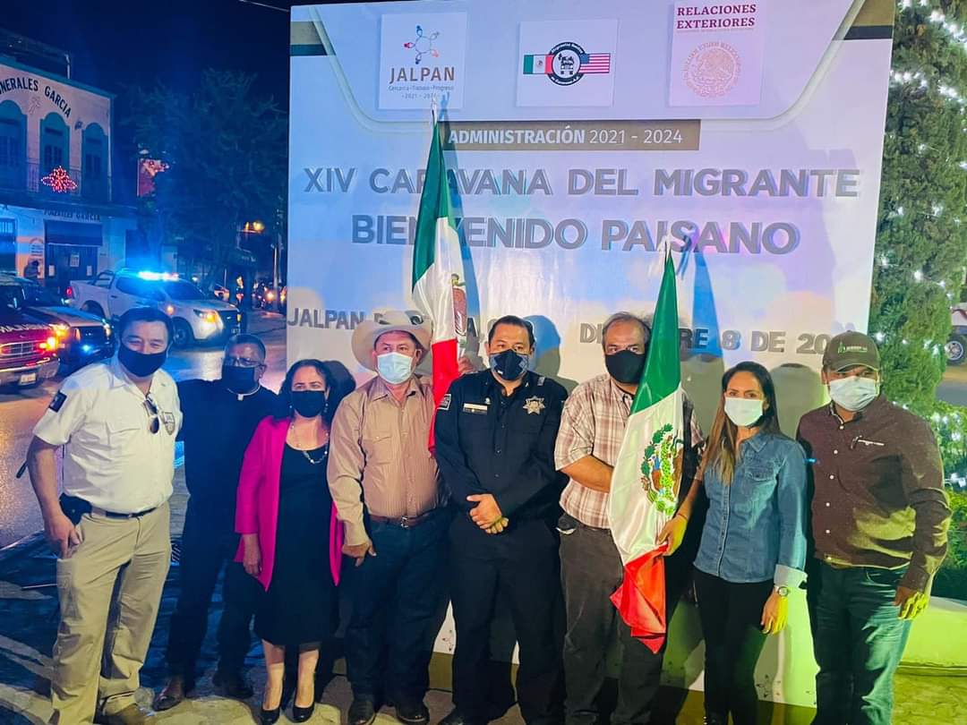 Selene Salazar acude a recibir a paisanos de la 14va Caravana del